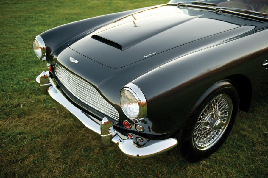 Детали экстерьера Aston Martin DB4 (910/R) 1962 года  (фото 11 из 27)
